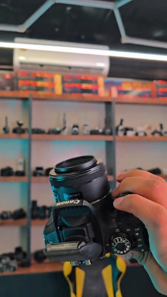 ملكة العزل وتصوير بورتريه  50mm f1.8 Canon  سعر 135 الف توصيل مجاني  للحجز والاستفسار مراسلة واتساب  *********** ***********
