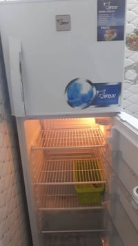 طباخ 4 عيون جديد مستعمل شي قليل جدا نظافه %95 و ثلاجه حجم 16 قدم استخد...