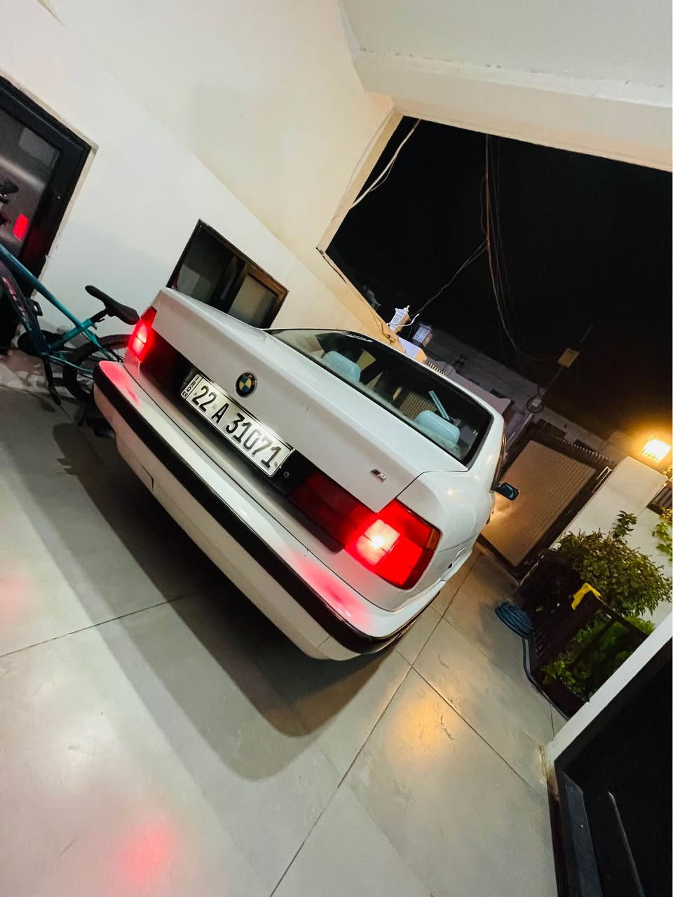 ‎بى ام ٥٢٥ توماتيك سلايد بى سبوغ كرايته پيش گه وره بسته ك معجونى هه يه سه ر چاملغى پشته وه***********‎ أربيل, العراق
