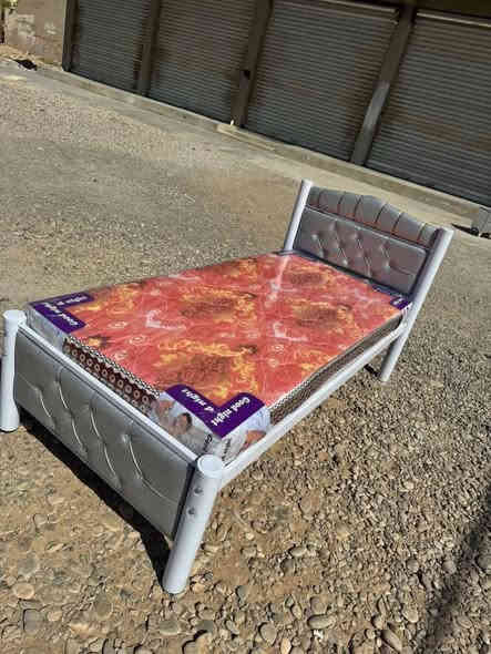 معرض صلاح آلدين للأثاث المنزلي للجمله والمفرد 
وصول سرير حديد نفر اصلي ثقيل
قياس 200x90 سنتيم يتحمل أوزان ثقيله 
متوفر ابيض كريمي رصاصي جوزي 
#ملااحضه_يوجد_دوشك_نفر_نفس_قياس_السرير
#زورونا_تجدون_ما_يسركم
***********
العنوآن تكريت الزهور مقابل كليه تربيه البنآت مجاور تانكي المآء قرب غصن الزيتون
