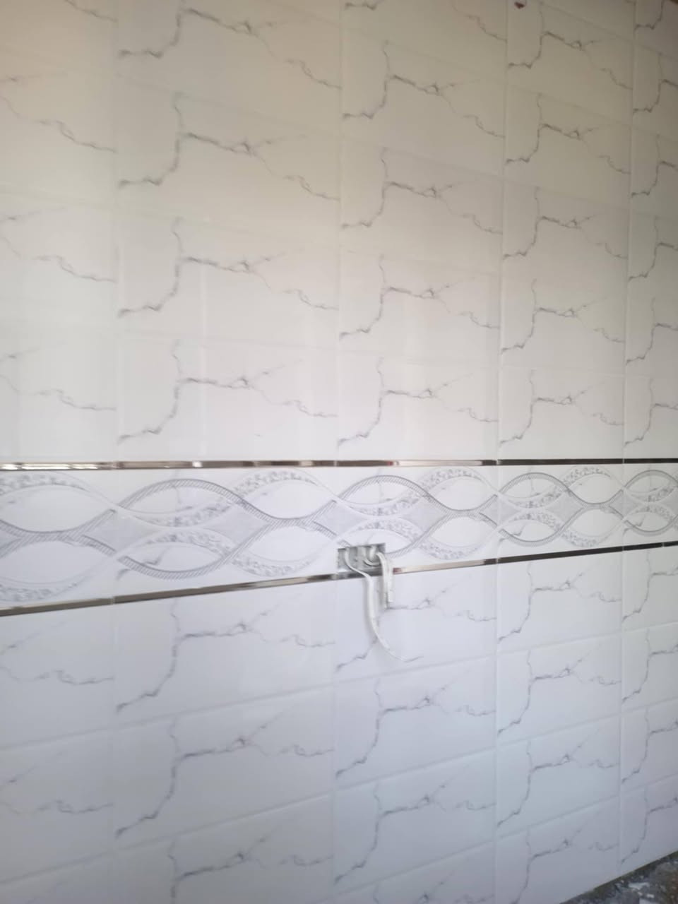 اصطه سيراميك متفرغ حاليا جدار وارضيه كوبنات عل متر ***********و ***********
