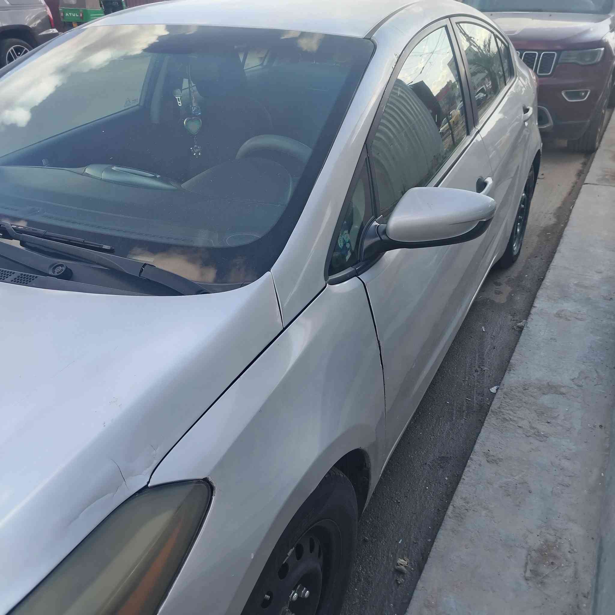 السلام عليكم فورتي 2018 محرك 2000 دوش
سيارة كير و محرك و تبريد و صدر خير من الله  
السعر ١٢٠ و بيها مجال مكانها بغداد/الطالبية 
رقم الهاتف ***********
