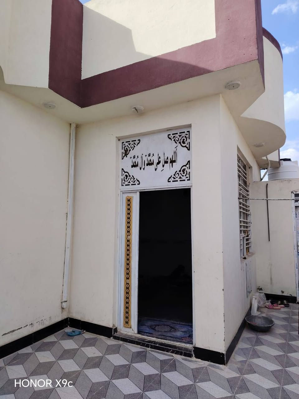 السلام عليكم بيت 200 متر استفسار على الرقم جاهز للسكن
***********
