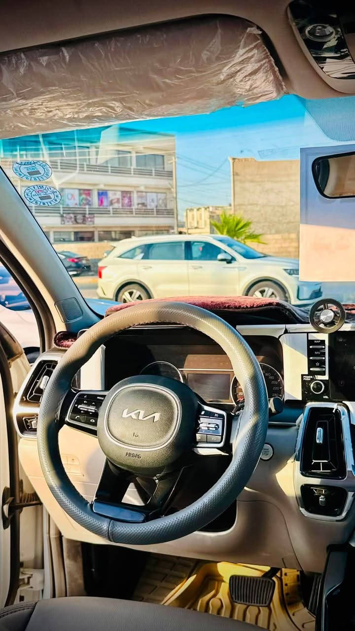 السلام عليكم
للبيع كيا سورنتو موديل 2023

✨ المواصفات: GT

* وارد خليجي.
* لون خارجي أبيض مع داخلية فاخرة.
* فتحة سقف.
* شاشة معلومات وترفيه كبيرة قياس 10.25 إنش.
* دعم Apple CarPlay وAndroid Auto.
* عدادات رقمية.
* كاميرات 360 درجة.
* حساسات أمامية وخلفية.
* نظام تشغيل بصمة ودخول ذكي.
* شحن لاسلكي للهاتف.
* مقاعد جلد فاخرة.
* مقاعد أمامية كهربائية مع التبريد والتدفئة.
* ذاكرة لمقعد السائق.
* مكيف أوتوماتيك ثنائي أو ثلاثي المناطق مع فتحات تكييف خلفية.
* نظام صوتي Bose.
* باب خلفي كهربائي.
* إنارة LED أمامية وخلفية.
* جنوط ألمنيوم رياضية.
* مثبت سرعة ذكي.
* مراقبة النقطة العمياء.
* التحذير من التصادم الأمامي مع الكبح التلقائي.
* المحافظة على المسار.
* كاميرات رؤية محيطية.
* سبعة مقاعد بمساحات رحبة للعائلة.
* عدة أوضاع للقيادة (Eco – Comfort – Sport – Smart)

للتواصل والاستفسار 

الاستفسار الاتصال على رقم. 
***********
