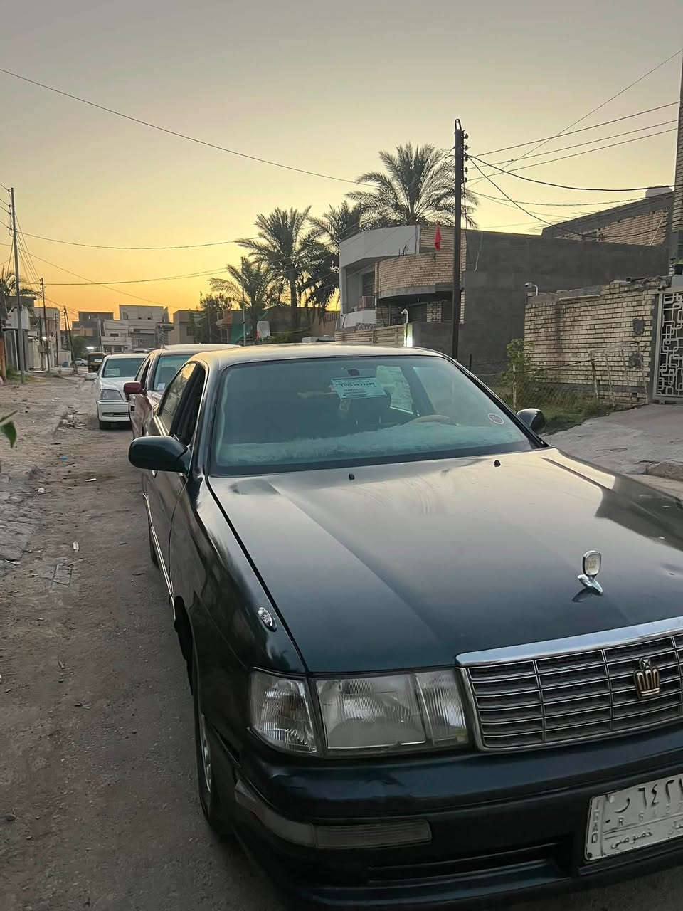 السلام عليكم للبيع بسعر  كلش مناسب 
تيوتا كراون بطه موديل 1994. رقم انبار مشروع وطني تحويل مباشر
مكفوله من الكص والنقل والتحويل والظربه فقط طخه جاملغ واحد خلفي
بلاديه بيها جراد ومرشوشه جماليه  فقط لبارحا طلعت من الفرن 🔥مكينه ٢٥٠٠ صار شهر من شادها.  حداديه امامي خلفي جديد 
تخم تاير نظيف  سياره حلوه وجاهزه.  مال جناي بس صار يومين كيرها بدلت دهنه وكام يخربط ياخر بالنمر فابيع كير كام 
سعرها ٣٥. والشراي بخدمته وماكو هيج نظافه. بهل سعر
مكاني بغداد المحموديه بيع فقط لان متوازي 
***********
