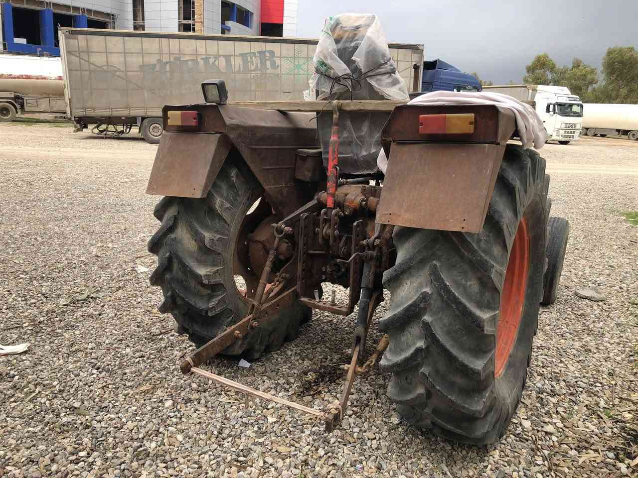 للبيع موديل 83 
سعر مناسب 26 ورقه مع الخرماشه 
مكان كلار


**إذا كنت صاحب هذا الإعلان وتريد حذفه لأي سبب، رجاءا أرسل رسالة إلى الدعم الفني**