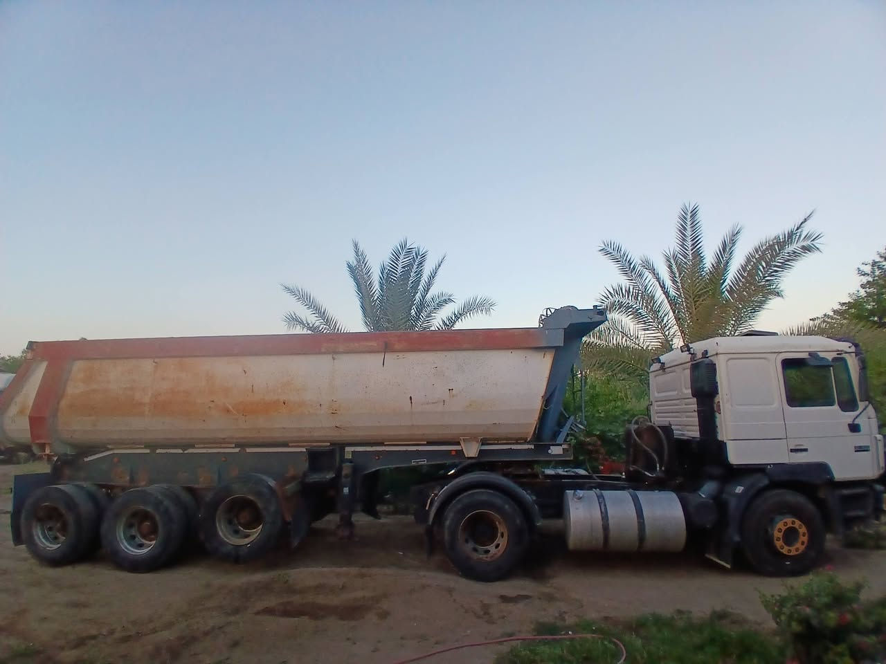 للبيع مان صقر محمرك 460 
رقم انكليزي اديالى
 بسمي شرط التحويل
مسجله ذا جوانب متحركه
الاتصال 
***********
***********
