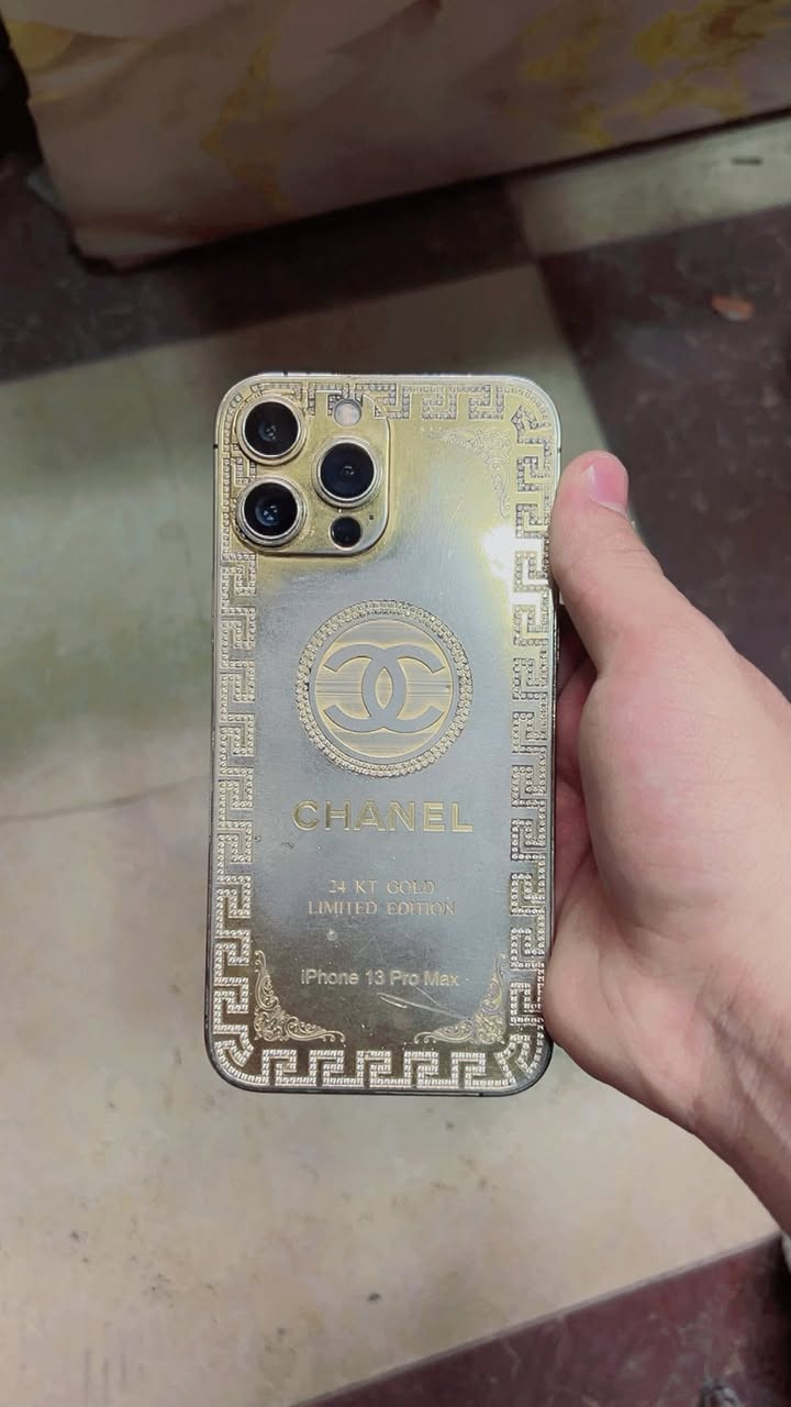 يا الله 
آيفون ١٣ برو ماكس طلاء ذهب ذاكره ٢٥٦  مبدل شاشه تقرا تلاث خيارات فيس إيدي شغال مبدل بطاريه بس نوعيه كلش زينه الله شاهد والشاشه لتسئل عليها فول متفرقها عن الاصليه 
السعر ٤٢٥ اي استفسار متواجد واتس آب 
*********** 
حله بكرلي قرب محطه الغاز
