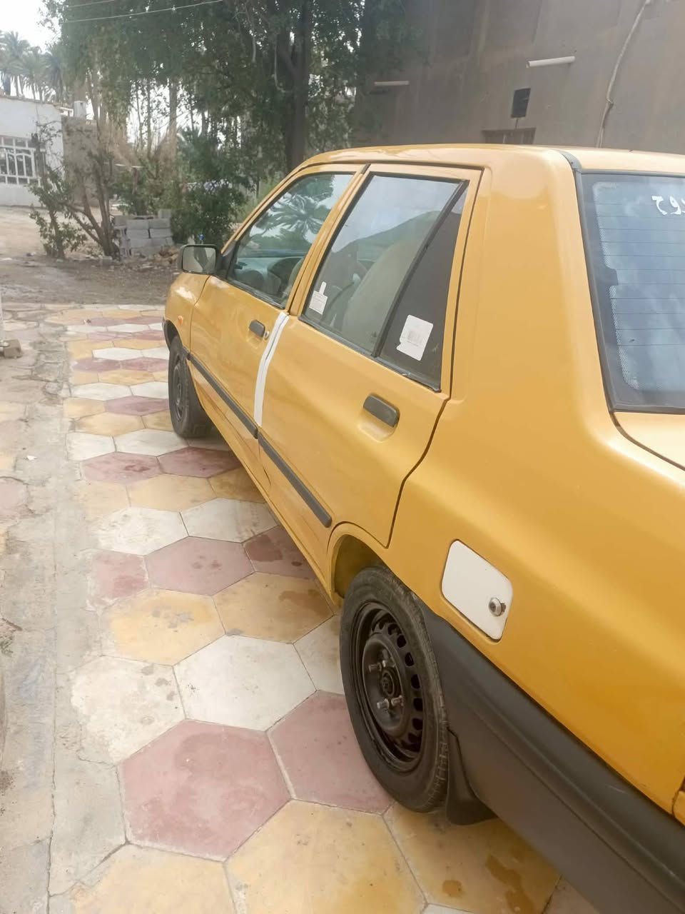 اسلام عليكم سايبه لبيع موديل 2015رقم بغداد سنويه ماصاقطه امصفره تحويل مباشر مكفوله من الظربه ولخياس مكينه كير حداديه شرط تخم تاير جاهزه سعر32 عنواني ديوانية ***********
