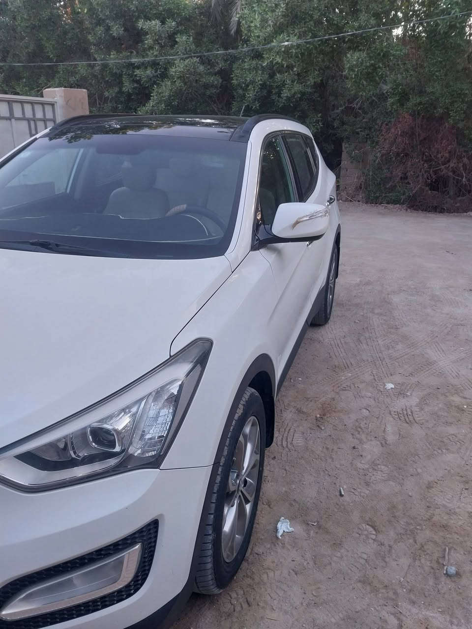 سنتافي ٢٠١٤ نص فول ٧راكب رقم مثنى مميز بسمي محرك٦ سياره حلوه مابيه بس جوه الباب شويه واضح بالسونارالسعر ١٨٥ وبيه مجال تليفون ***********
