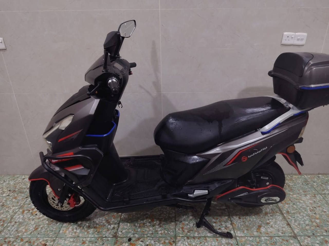 سلام عليكم دراجه سكنس دبابه الحجم الكبير .
6 بطاريات كبار شركه .
تشغل بصمة +سويج .
نظام رجوع +4 نمر ..
دبل اشاره +بلوتوث تحكم .
السعر 725..
مكاني ابو غريب مجاور مجمع بدور بغداد السكني او قرب السوق .
***********
*********** متوفر واتساب
