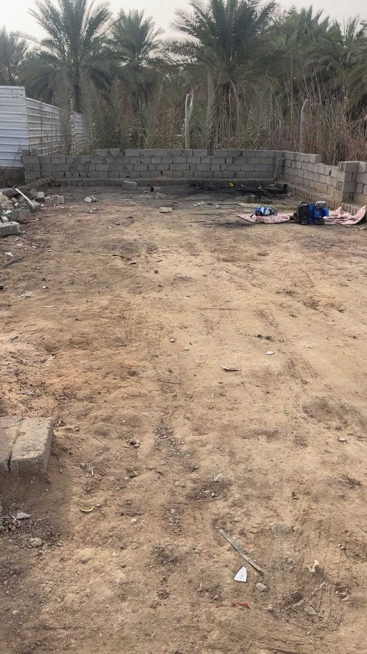 قطعة ارض للبيع المساحه 100الواجه 7 النزال 14 المكان البوبيات حي الهادي ***********
