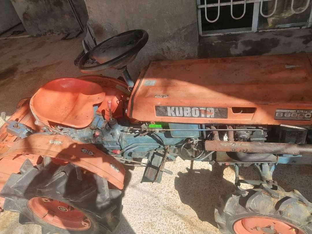 كابوته 2 بستم مع رفاس +عربانه السعر 17 ورقه وبيها مجال قليل حگ الجيه الموقع ديالى/ دلي عباس 

رقم الهاتف /***********
