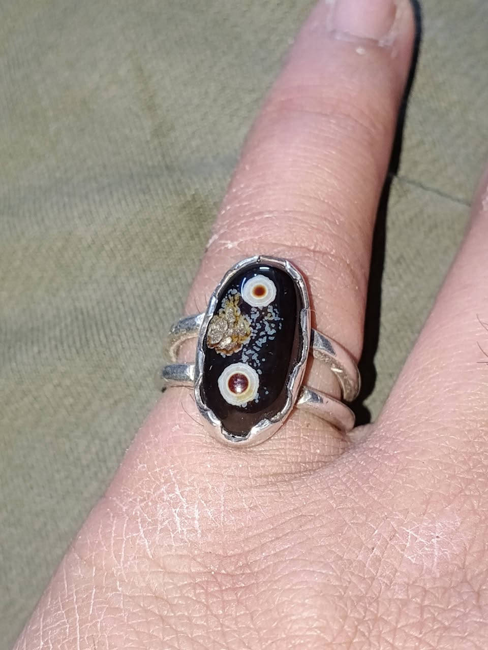 محابس كلهن قديمات سلاماني عينتين صريحات ياغه يدويه وجزع ولسود ما عرفه شنو حجرته ما يشف مكاني بغداد مدينة الصدر توصيل ما عندي ***********
