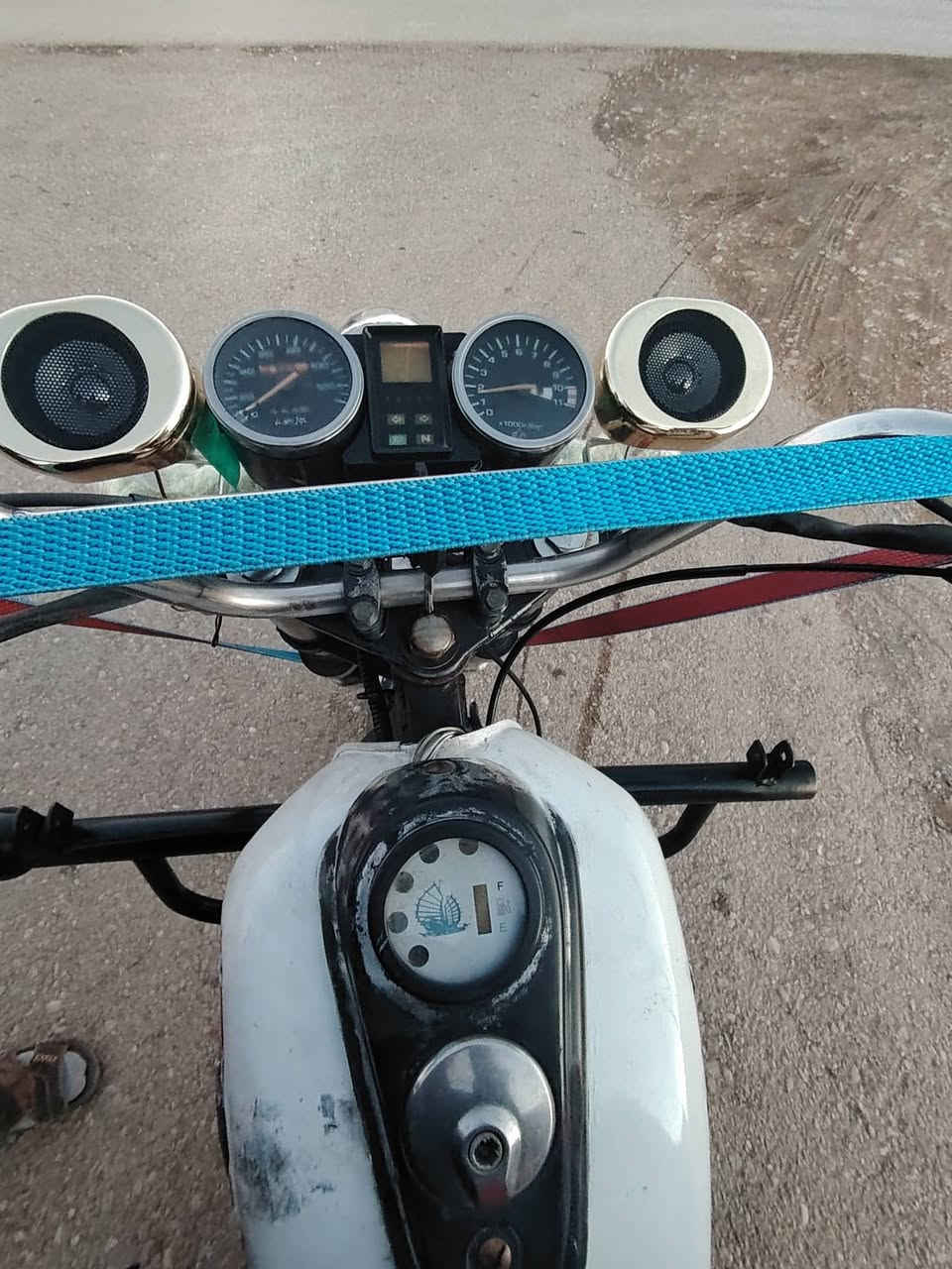 السلام عليكم للبيع موديل 20 أوراق كاملة مابيهة كل نقص مكينة فول مامتواجد خاص اتصل *********** ملاحضة اذا موشراي لاتتصل رحمة لأهلك
