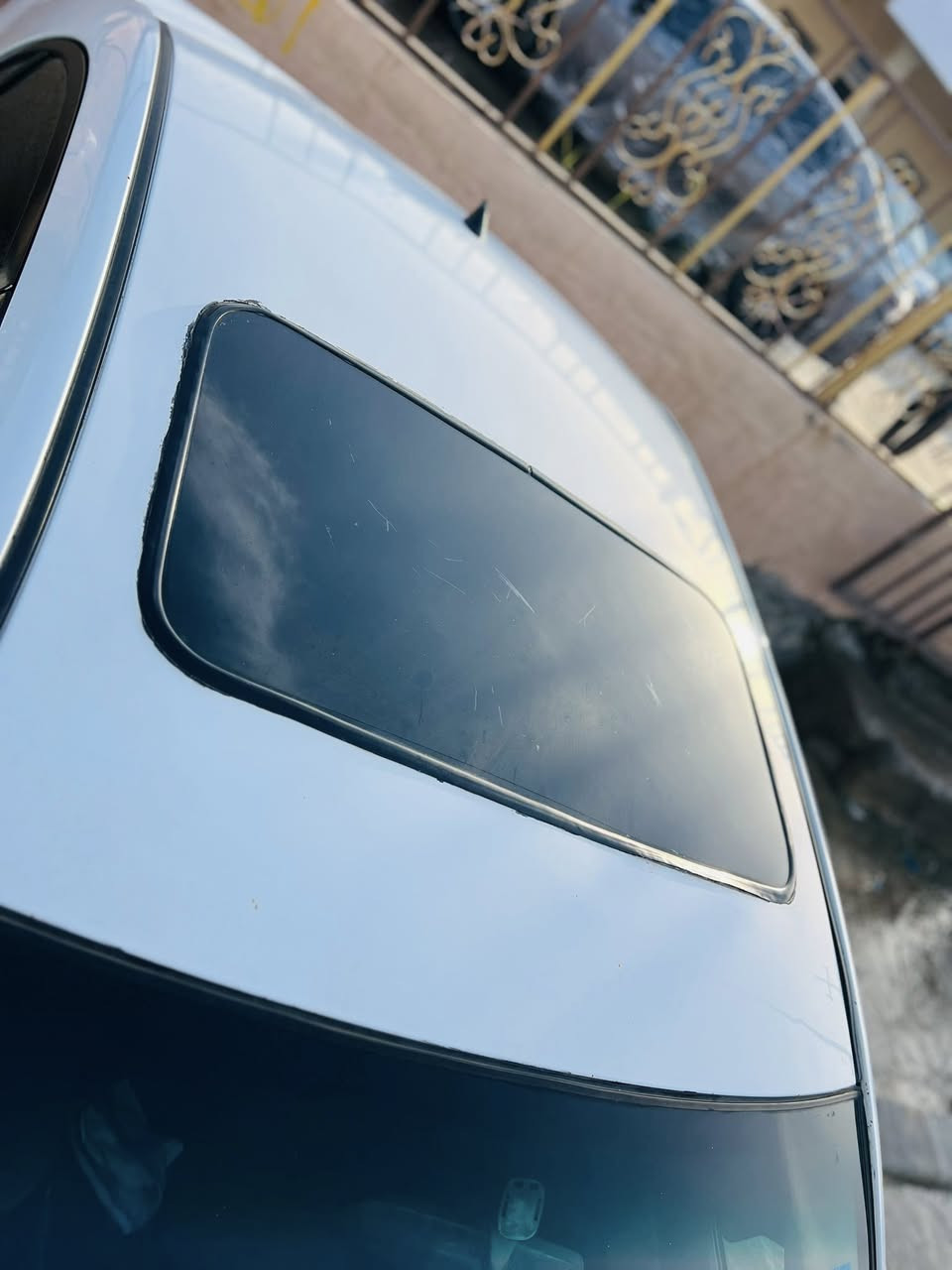 السلام عليكم 
كورلا نحلة 2006 فتحه كير عادي رقم كركوك دولي ب اسمي تحويل ثاني يوم السياره جاهزه من كلشي كير محرك صدر تايرات كلها شرط بيها جاملغ خلفي وباب صبغ فقط بدون دواخل وبيها البنيد يريد تغليف فابلون السعر 85وبيها مجال مكاني بيجي ***********
