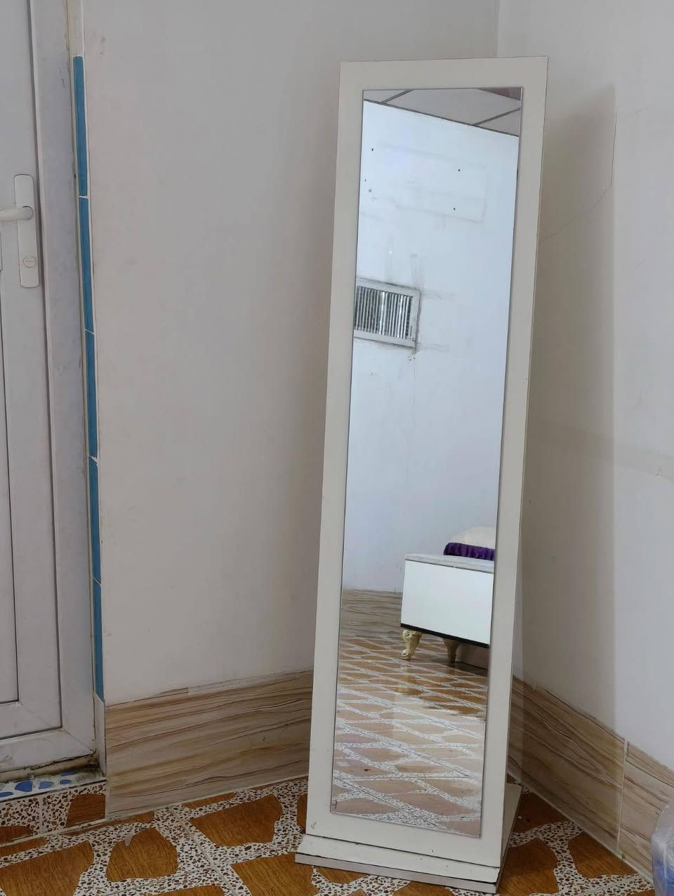 غرفة نوم 9قطع للبيع 350
***********
