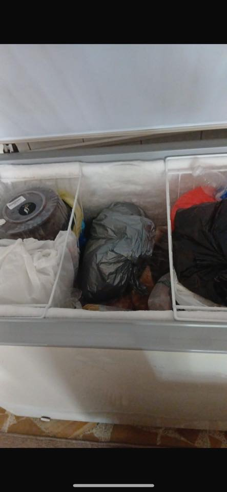 السلام عليكم ثلاجه كريازي ومجمده للبيع مابيهن اي ضرر وشغالات ميه بالميه ونظيفات حيل ……مكاني حله شارع اربعين  ……للاستفسار *********** 
اريدهن ثنينهن ب٤٥٠  الف قفل

