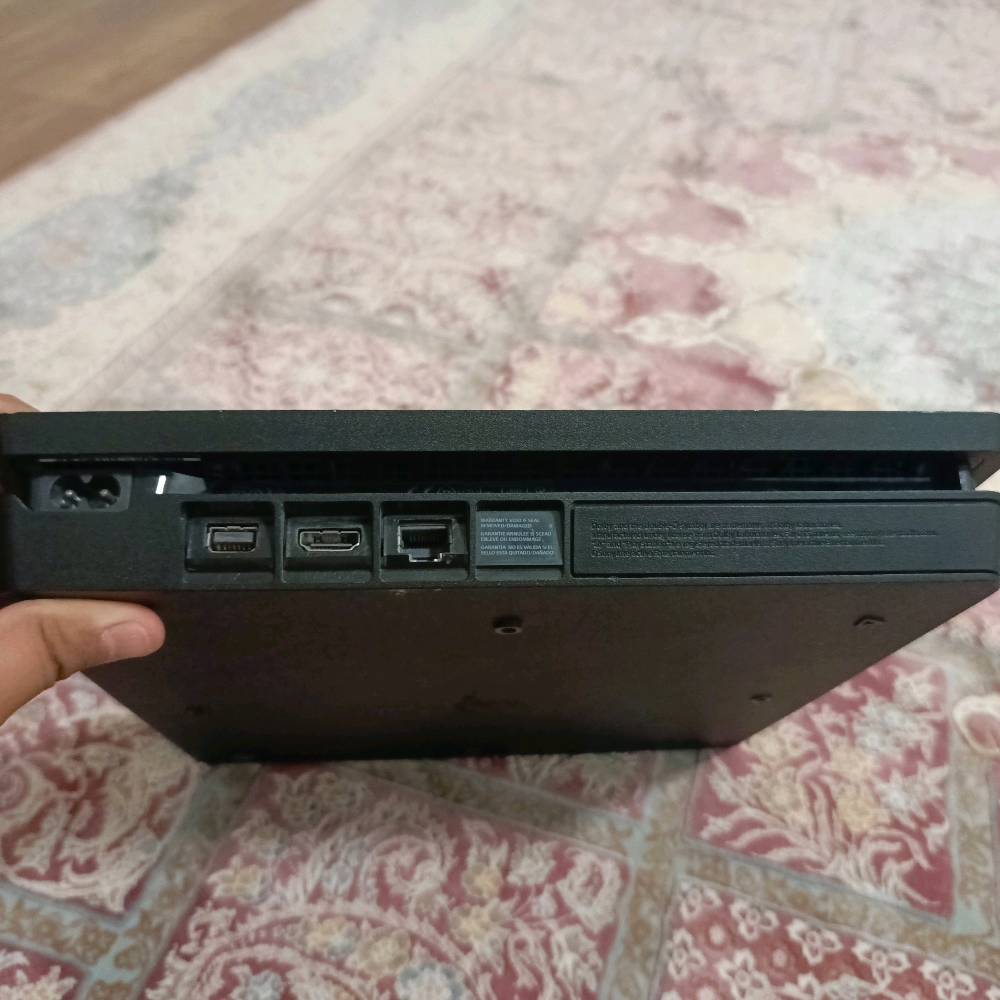 بلي فور سلم مستخدم نضيف نص تيرا اون لاين مامفتوح فقط تنضيف ويا قرص باتلفيلد v و كامل ملحقاته الاصليه ماعدى كارتونه جوستك اصليه مكاني نجف