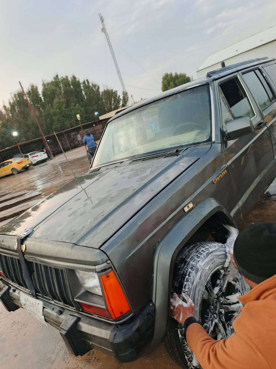 جيب شيروكي مديل 91 مكينه كير شرط سنويه ل28 راعيه يريد مداور 29 وبيه مجال ***********
