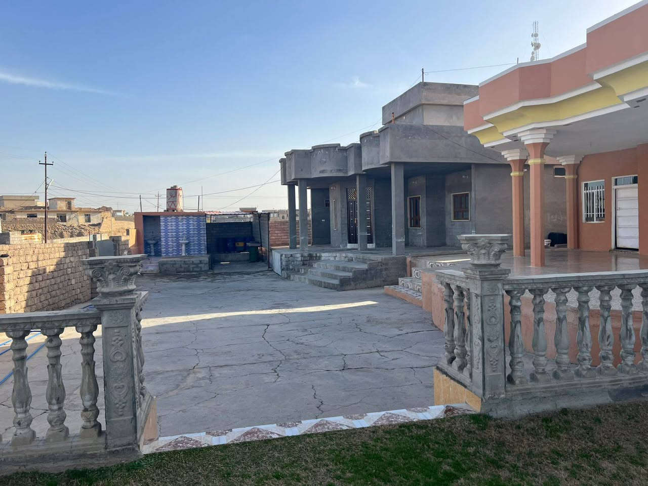 بيتين للبيع  كاملات وجاهزات المكان الطوب تل اجميله الاستفسار.
‭0770 587 1286
