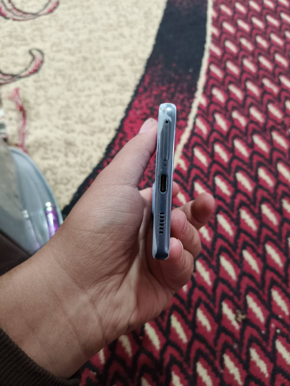 كلكسي A53 5g ذاكرة 256 رام 16 مكفول من الفتح بي ذني الشخوط الي بالضهر والشاصي الحواف مالته من ورة الكفر بدون ملحقات سعرة 160 وبي مجال قليل اي استفسار ***********
