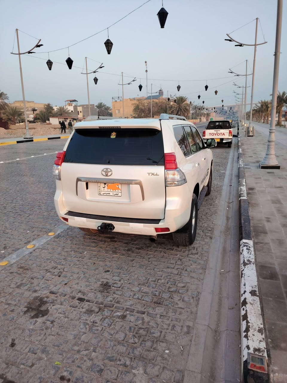 برادو 2010
فقط بيها صبغ باجهة السايق الخلفية 
محرك اربعة اسلندر 2700 مكفولا
مكان السيارة البصرة
اتصال: ***********
