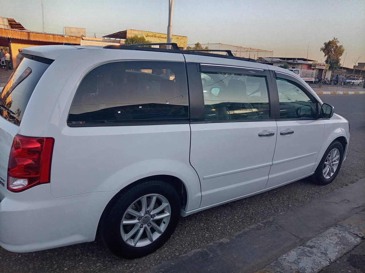 دوج كرفان موديل ١٦ للبيع سياره جديده محرك وكير جديده تبريد ٣ قطع طابه كلين لعراق صارت بيها شخط ونصبغت ٣ قطع فول الفول أبواب كهرباء حته الجنطه جام كلها كهرباء ٦ سعر ١٦٥ وبيها مجال قليل رقم الهاتف *********** العنوان الانبار هيت مراوس حسب القناعه
