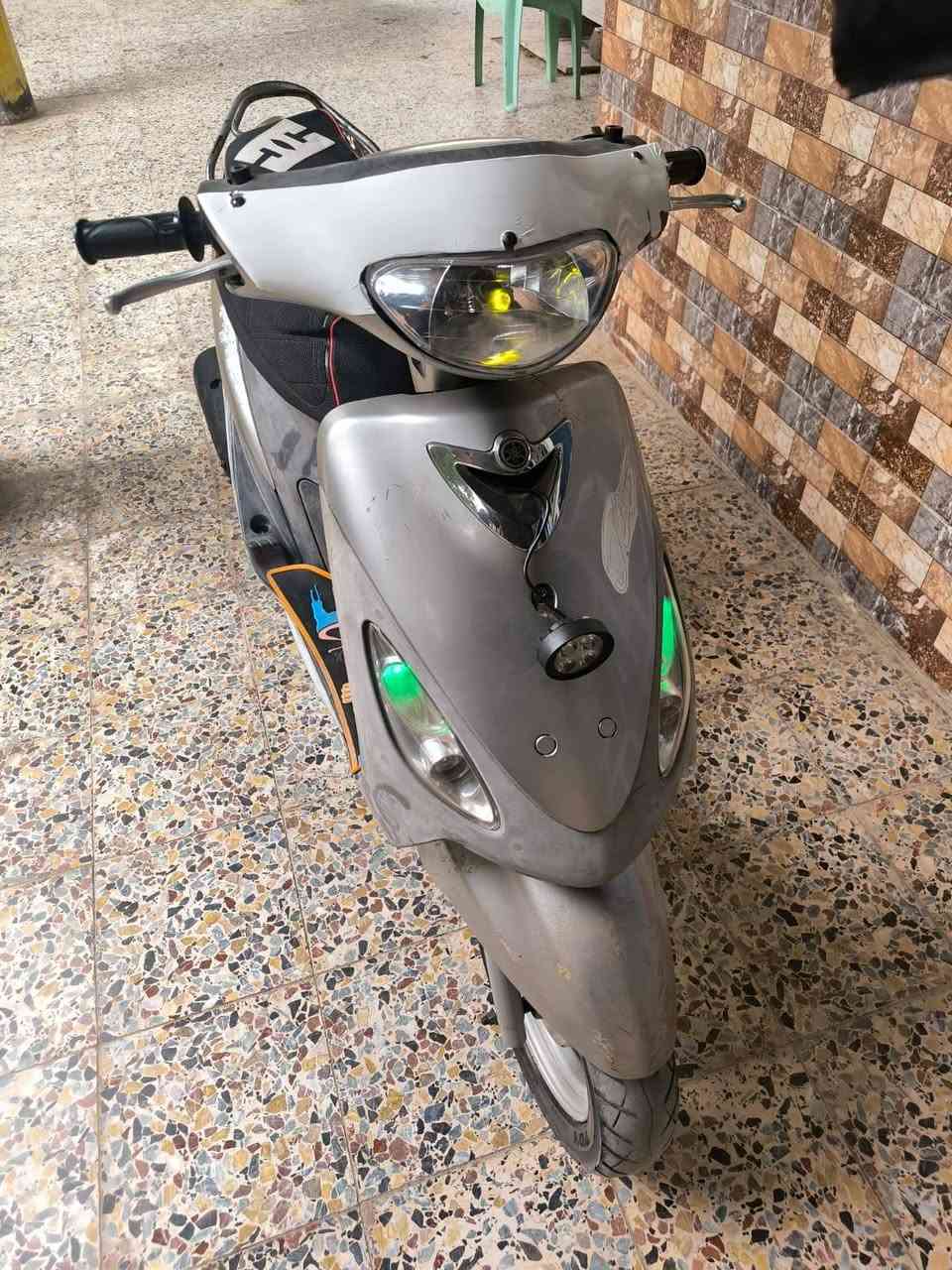 سلام عليكم دراجه قجمه للبيع دراجه نضيفه ومامتعوبه دراجه مال حاويه طالعه من الحاويه ب2025/10/29 دراجه نضيفه وجديده ومعدل وشلعه خير من الله. دراجه تعبان عليها ومتواجد فيس وتساب 
العنوان (البصرة قضاء المدينة حي الشهداء)
الرقم (***********)
السعر مليون 50 وبيها مجال
