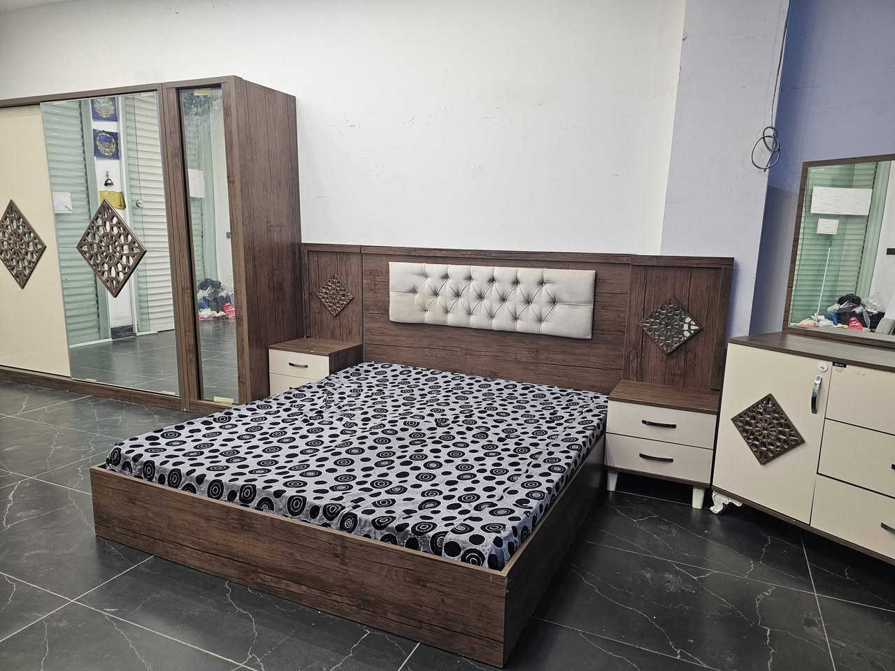 غرفه نوم للبيع دبل كنتور اخو جديد قليل مستخدم سعر 570 الف شراي يخابر رقم مكان كركوك ***********
