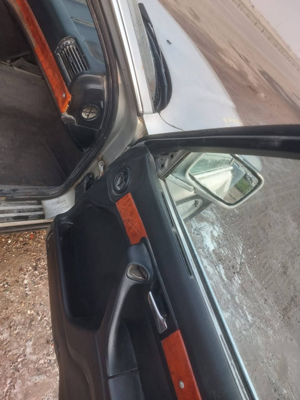 السلام عليكم خوان بي ام ٧٣٥ للبيع رقم بصره ألماني  موديل ٩٢مكانها بصره مكفوله من الصبغ والضربه كير محرك اكسل بالكارتون حداده كلش حلوه غرفه جديده سياره بلاد عظمتها تخبل لايت زنون كهربائياتهاكلها شغاله دعاميه كدام مابيها وسنويتها ضايعه بيها كتاب فقدان كامل حتى من المرور سعر ٢٨ موسعرها بس مستعجل علبيع 
***********
***********
