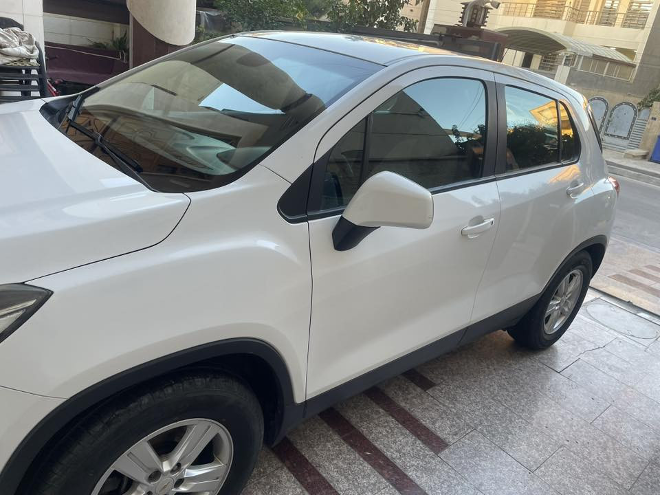 شوفرليت تراكس خليج ٢٠١٧ بدون حادث بدون ضرر عدى طخة صغير بل باب الخلف الراكب ماشية ٨٣٠٠٠محرك ١٨٠٠السيارة نظية على بلاد حساس خلفي حساس اطار  السعر ١٠٥$ وبيها مجال تحويل ثاني يوم مكان السيارة شارع فلسطين***********
