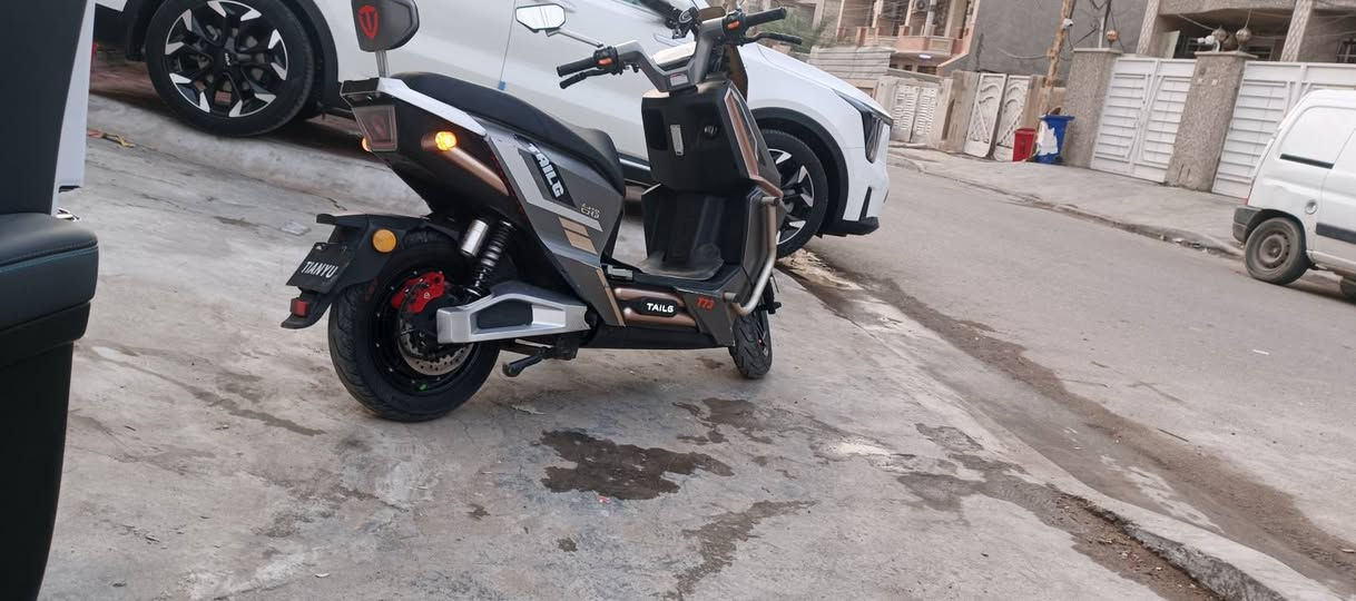 سلام عليكم
متاح درجة شحن معروفه مواصفاته  {TAllG}

دراجه اخت زيرو 

 
مواصفات.... 
سرعه 85 مع وزن 75 

ماشيه 1100 

ب شحنه وحده تمشيك 75K

منذ USP

بريسكوت هيدروليك امامي خلفي 

لاست عالي ناصي 

رماش 

ملف 2000 حقيقي 

ملاحظه / تجي تفحص باتريات  و شحنه الاصليه وياها 

سعر 950 بيه مجال قليل 

عنوان بغداد شعب 

الاستفسار ***********
