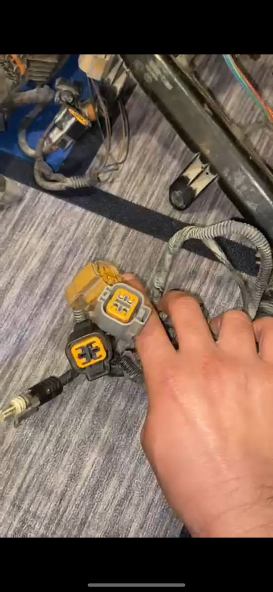 ضفيره كدنزا 2011
شرط اصلية مال تفصيخ من دبي وصيتها نظيفه كلش 
وصيتها من دبي وجان عبالي العطل بلضفيره وطلع الخلل مو بلضفيره وحالياً عارضها للبيع 
العنوان: بغداد / السيدية 
للاتصال: ***********
السعر: 450 وبيها مجال بسيط للشراي
