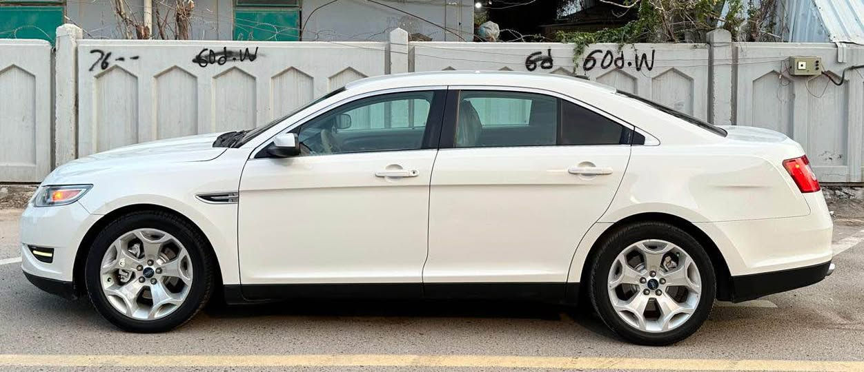 السلام عليكم اخوان. 
فورد تورس 2011 خليجي 
وكاله نيفا
كفاله 
رقم بغداد الجديد . باسمي تحويل مباشر . 
السياره كامله ولكمال لله بالعافيه ع الياخذها 
مكان السياره بغداد العامريه. 
السعر . (115 ) وبيها مجال بسيط
للاستفسار . ( *********** ) 
***********) بغداد, العراق
