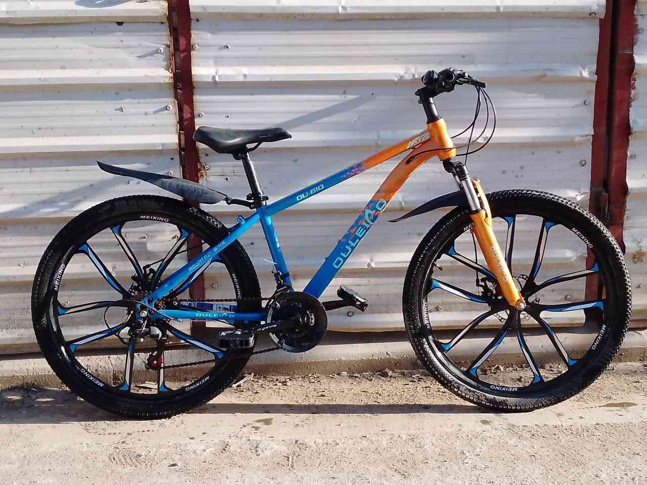 السلام عليكم
للبيع بايسكل جبلي 
البايسكل نضيف 
 قليل طلعت بيه 
السعر 100$وبي مجال 
المكان كربلاء منطقة عون
***********
