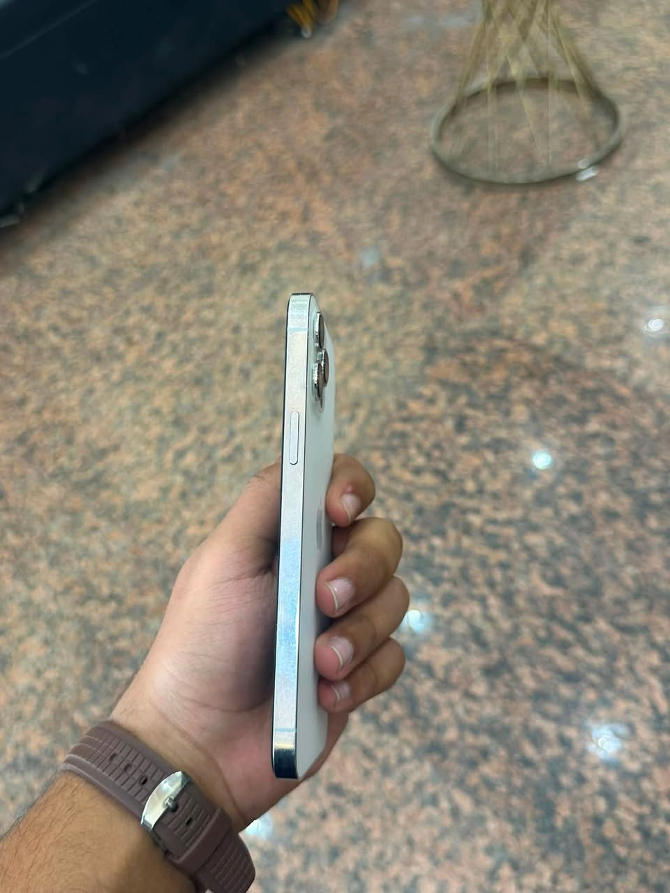 ١٢ برو ماكس مبدل شاشه نوعية كلشش زينة وبطاريه اصلية بطارية ٨٧ شاصية حيل نضيف ب٤٠٠ وبي مجال  عنواني بغداد البلديات ***********

