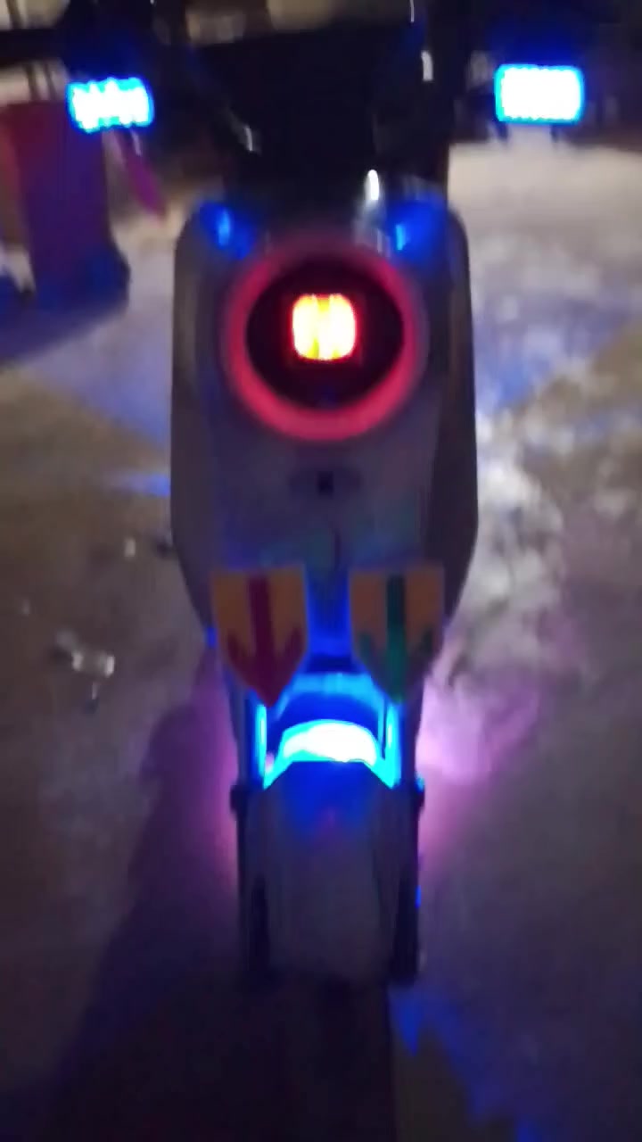 دراجه شحن للبيع نوع R9موديل2024شركه ونلي الدراجه خمس بطاريات ام الولد 16امبير أيضاً غراضها وياها دجايه الراكب الخلفي والكشن والقناع وياهن الدراجه كلشي ما بيها نقص بس ضربات بسيطة بل جاملغ لامامي والخلفي مكاني البياع سعر الدراجه 450وبيها مجال لليجي


**إذا كنت صاحب هذا الإعلان وتريد حذفه لأي سبب، رجاءا أرسل رسالة إلى الدعم الفني**