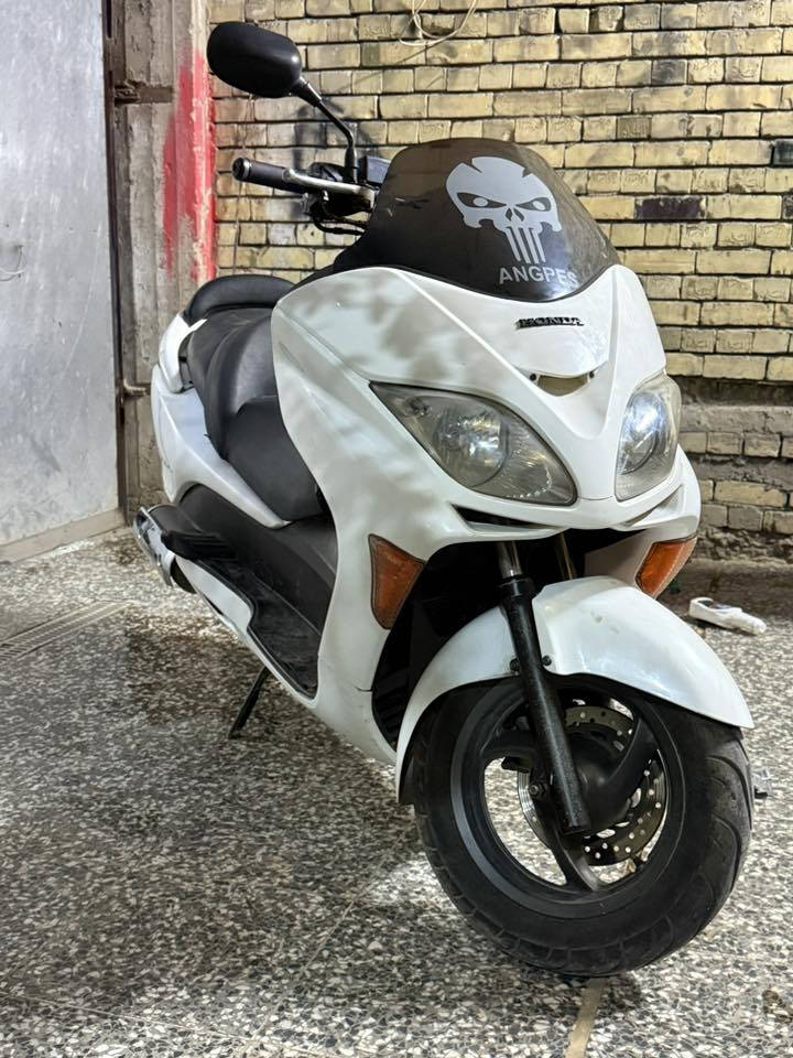 السلام عليكم
الجديد فورزة MF 0.8  دراجة كلهة شغالة وكلهة ابلادي 
مكينة فول شرط معدل ١٦٠  تخم تاير دوشمة باتري كلة جديد
كهربائيات كلهة ابلادي وكلهة شغالة 
ونضافتهة شرط احلى من الصور أوراق موجودة
مكاني بغداد العبيدي 
الشراي يتصل ***********
