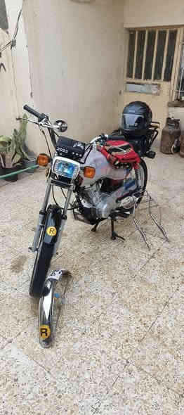 السلام عليكم دراجه لبيع نامه شلامجه  تعمير كله اصلي شاصي 15 تعمير ٢٣ اوراق اصولي دراجه خير من الله لا تبخر ولا تنقص بس مبدل ولفات وتاخذهة شرط فصله طويل مكان كوت حي الجهاد قرب جامع صادق خاص متواجد  *********** سعر خاص
