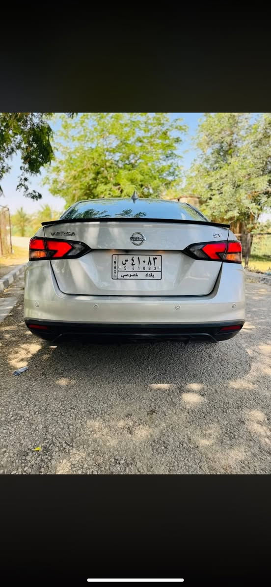 سلام عليكم البيع نيسان فيرسيا موديل 21 سياره فول موصفات ماعده الفتحه داخل السياره لونين ماشيه ٥٥ الف 
ضررها جاملغ والبنيد فقط سعرها 112مكاني بغداد حي جهاد 
***********
