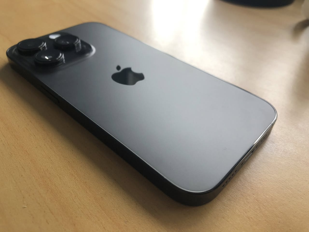 ايفون 14 برو ماكس نظافة جداً عالية (مكفول من كلشي)
نموذج M ياباني الأصلي وليس بالة بطارية  81
(كارتون ضايع) فقط كيبل ويا + تجي تاخذه من البيت
وتحديث 18 افضل تحديث ومستقر

 (بي متجر سنوي) تنزل كلشي مجاناً  + شهادة سنوية تنزل اي لعبة مجاناً وتنزل كلشي من خارج اب ستور العاب وبرامج مدفوعه (مجاناً) وتنسخ برامج 
السعر 850 بي مجال للشراي 
#بصرة_ماعندي_توصيل
الشراي يتصل ***********
