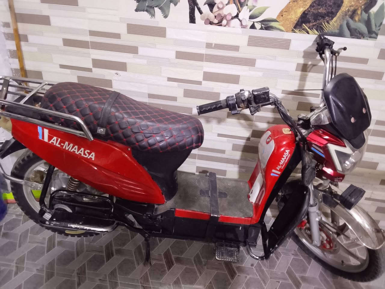 السلام عليكم يوجد دراجة شحن للبيع هارلي نضيفه جدا بطاريات جديدة العنوان الوشاش شارع  العريض مقابل أسواق رعد الحسناوي رقم الهاتف ***********
