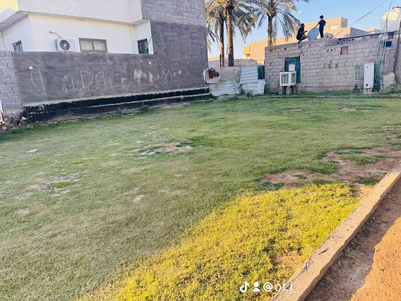 📍 قطعة أرض للبيع – الرمادي / شارع 40 (خلف جامع الواثق)

🔹 الموقع: قريب جداً من شارع 40 خلف ماركة ام رياض 
🔹 المساحة: 150 متر

📄 جنس العقار: طابو زراعي سند 25 – تنازل مباشر

منطقة حيوية وقريبة من الشارع الرئيسي

فرصة ممتازة للاستثمار طويل الأمد

💰 سعر المتر 125الف
📉 السعر قابل للتفاوض
استفسار على الرقم ***********

