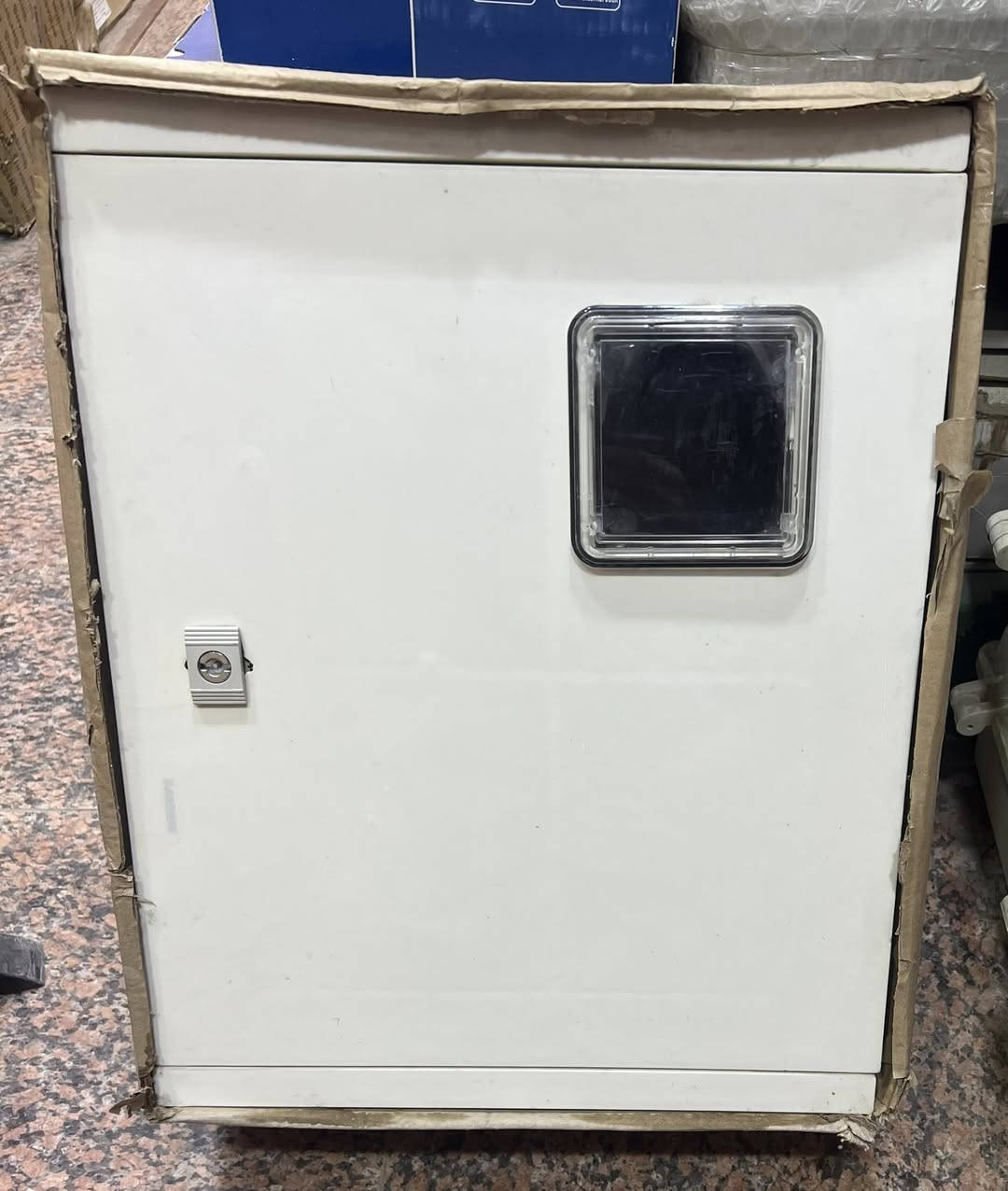 بورد قياس 40x50x20 فايبر كلاس مقاوم للحريق متوفر جامة وبدون ***********
