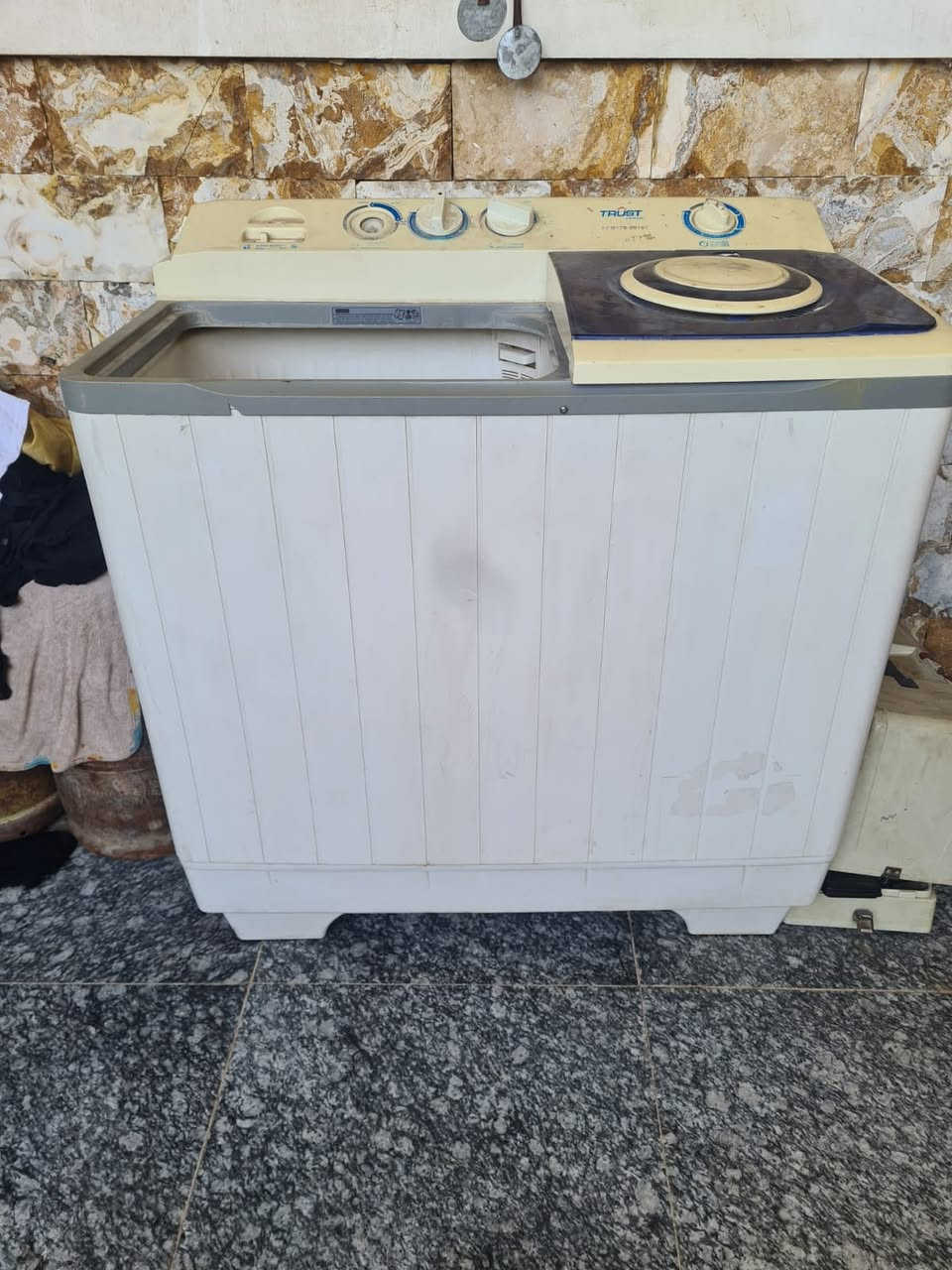 السلام عليكم 🫡 غساله للبيع  حجم كبير شغاله. مجف+غسيل السعر ٥٠ الف.  غساله حجم اصغر شغاله غسيل 

فقط السعر ٣٠ الف  بدون وعود كذبه شراي اتصل على رقم الموبيل 
+964 780 116 7523
