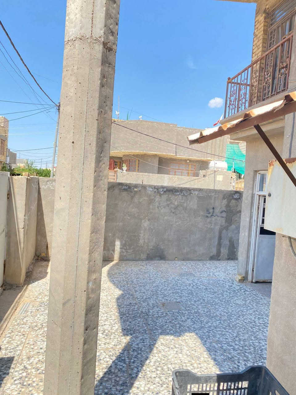 السلام عليكم بيت للبيع
مساحة البيت 200 متر ركن طابو صرف
الطابق الأول يتكون من استقبال وصالة وغرفتين ومطبخ وحمام
والطابق الثاني يتكون من غرفتين وصالة وصحيات
البيت نظيف جداً
للاستفسار الاتصال ع الرقم
***********
العنوان / طويريج ام الهوه قرب مجمع دينار
