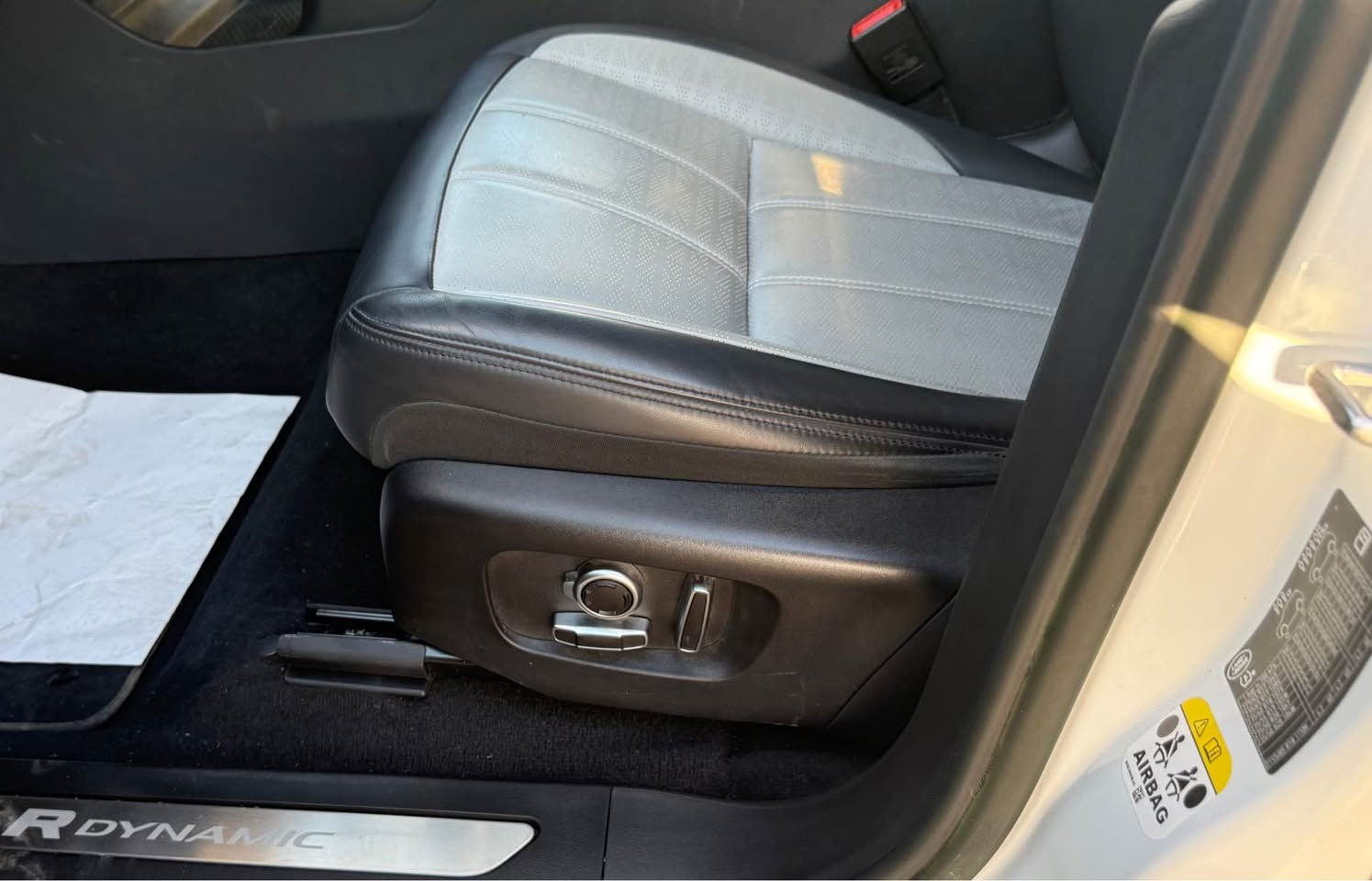 Range Rover Evoque 2023
20,000 km
Rdynamic 
All fabric 
Black design pack الشيخ زايد, الجيزة


**إذا كنت صاحب هذا الإعلان وتريد حذفه لأي سبب، رجاءا أرسل رسالة إلى الدعم الفني**