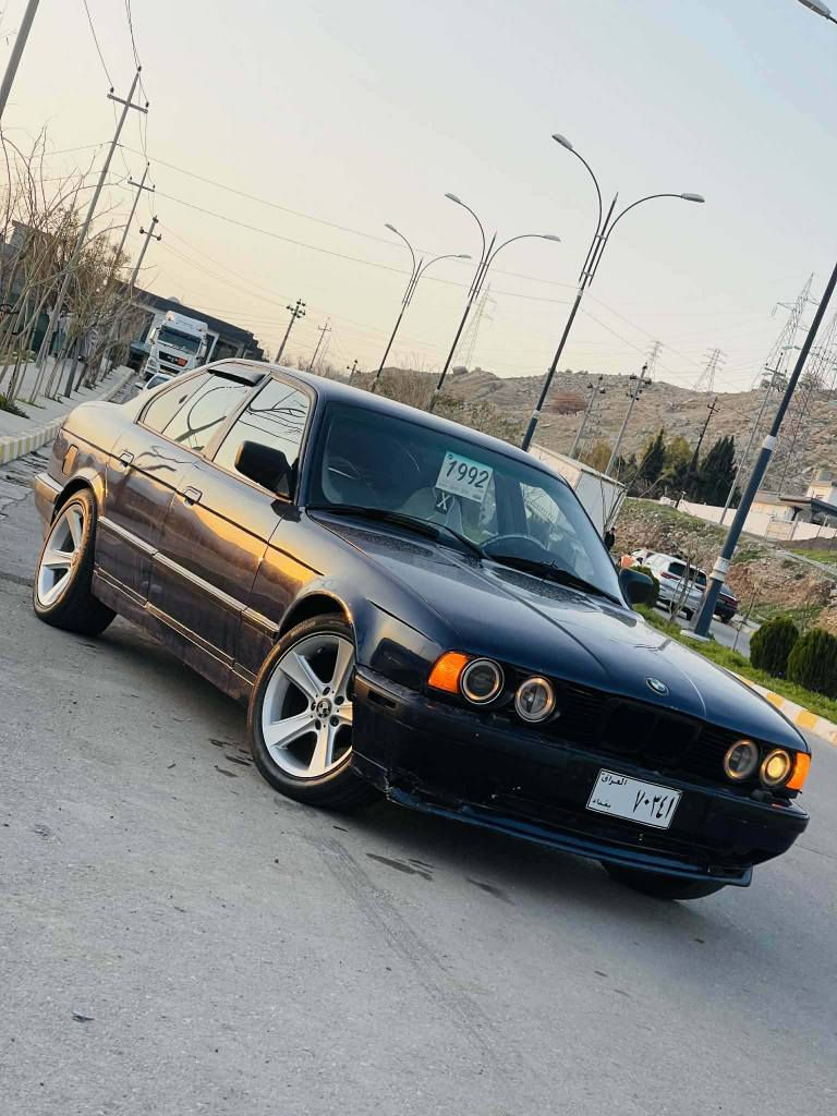 bwm مودیل 1992 مەکینەی 250 کەپسی گیر عادی  گیرو مەکینەوتەقەوڕەقەو کامل کارەبیو دەعمو لیدراو بەشەرتی سەد فیتەر دیناری مسرەفی تیانی  سەنەویبو ونبو  کافەلەتی مەدەنیەکەم بۆ هەتاهەتایە سعری19 گڵا قوفڵی ژم ***********      *********** شوین دەربەنیخان دار بنديهكان, السليمانية
