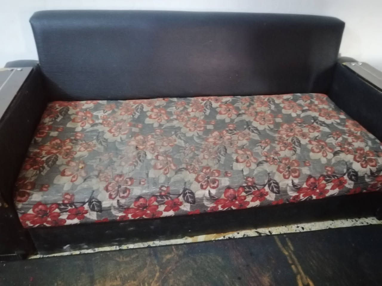 غراض بيت للبيع بعقوبة ***********
